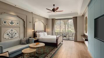 Signature Room, 1 King Bed, Non Smoking, Balcony | Egyptian cotton sheets, premium bedding, down duvets, memory-foam beds