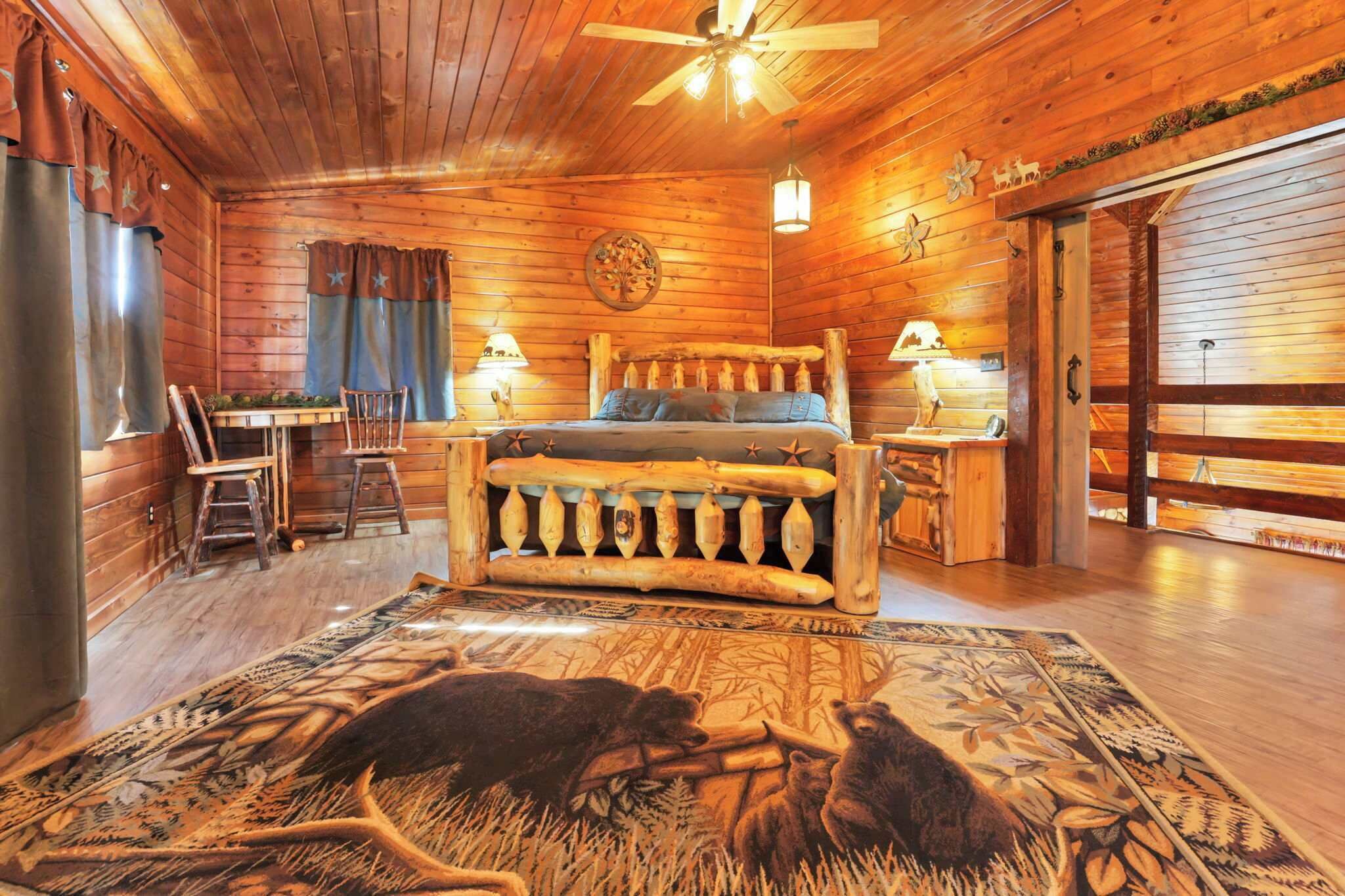 4 bedrooms, iron/ironing board, WiFi, bed sheets