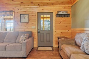 Télévision, cheminée, baby-foot