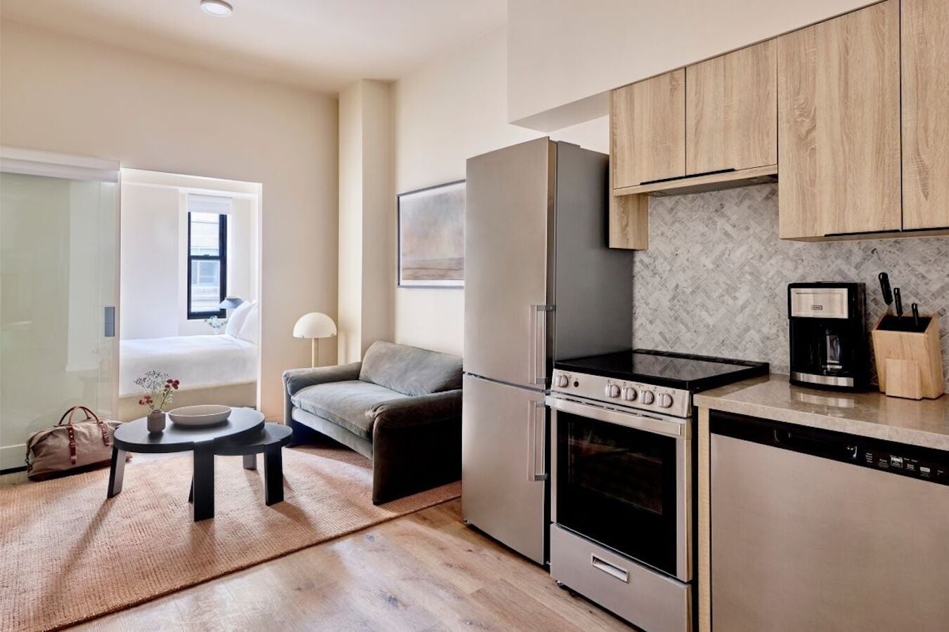 Full-sized fridge, microwave, oven, stovetop