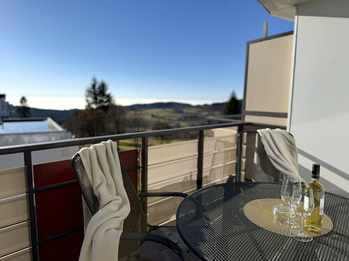 Cozy apartment with Alpine view + Balcony +POOL +Netflix +SAUNA +GYM