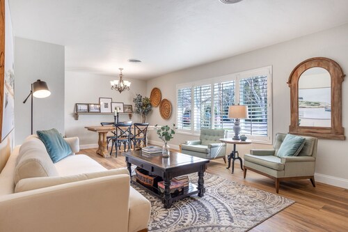 Tranquil 2-bedroom Downtown Westchester House with AC in Bakersfield