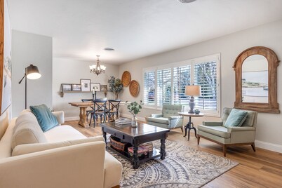 Tranquil 2-bedroom Downtown Westchester House with AC in Bakersfield