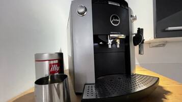 Kaffee und/oder Kaffeemaschine