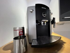 Kaffee und/oder Kaffeemaschine