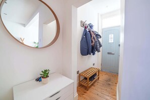 Interior - Modern 2BDR Terrace with Garden in Tottenham (Greater London)