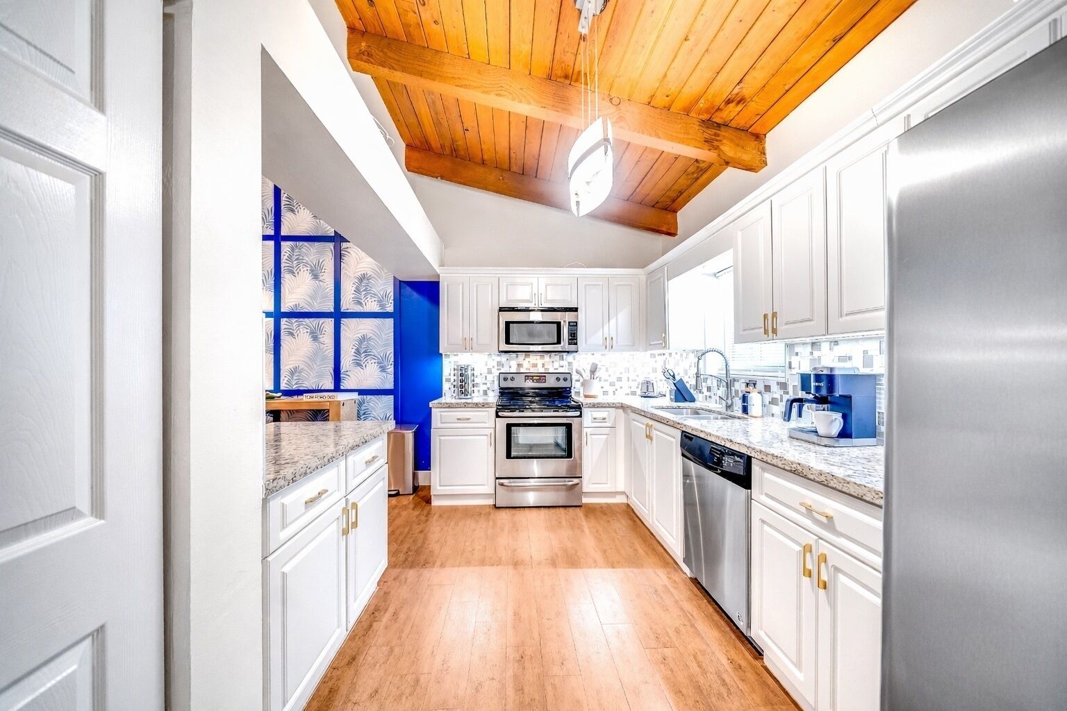 雪櫃、微波爐、焗爐、爐具