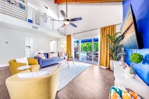 Smart TV, table football - Sunset Haven w/ Saltwater Pool, Arcade Mins to Beach (Delray Beach)