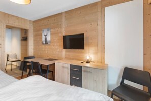 Iron/ironing board, WiFi, bed sheets - Logement rénové proche remontées, Idéal famille (Vercorin)