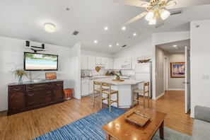 Interior - NL A302 Mud Flat Molly`s (Cedar Key)