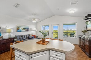 Interior - NL A302 Mud Flat Molly`s (Cedar Key)