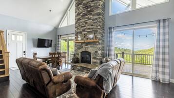 Smart-tv och eldstad