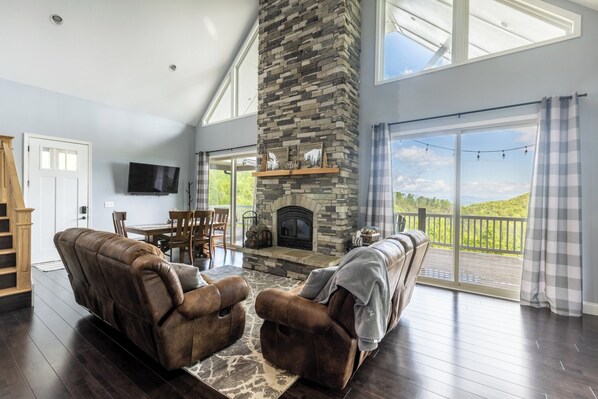 Smart-tv och eldstad