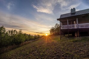 Property grounds - Mountain Top Escape w/ Hot Tub, Fireplace & Views (Union Mills)