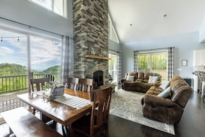 Smart TV y chimenea 