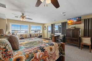 Iron/ironing board, travel cot, WiFi, bed sheets - Corrigan`s Reef at Harbour Master Suites (Cedar Key)