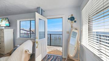 Silitysrauta/-lauta, vauvan matkasänky, Wi-Fi, vuodevaatteet