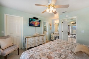 1 bedroom, iron/ironing board, travel cot, WiFi - Lucky Catch on 1 Street (Cedar Key)