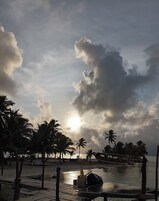 En la playa, arena blanca, traslado desde/hacia la playa gratis