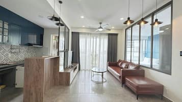 Luxury Apartment, 3 Bedrooms, Non Smoking, City View | Living area