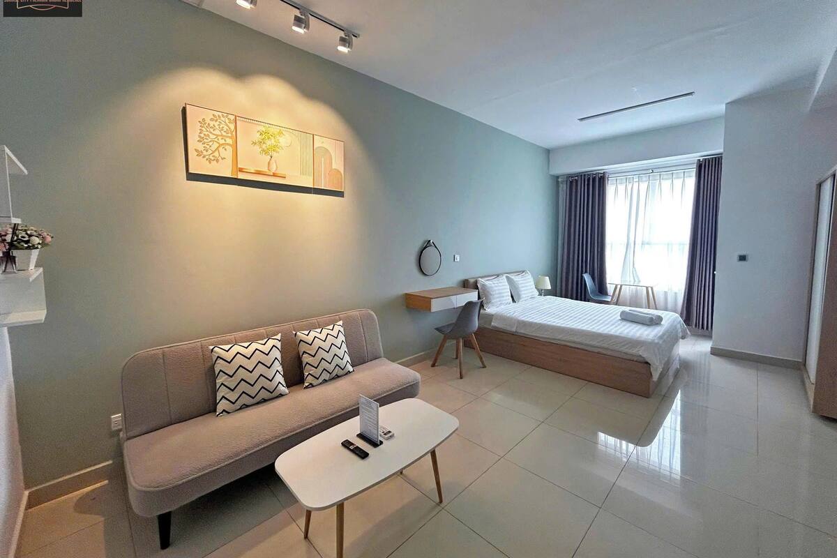Luxury-Zimmer, 1 Queen-Bett, Nichtraucher, Stadtblick | Wohnbereich | 24-Zoll-Flachbildfernseher mit Digitalempfang