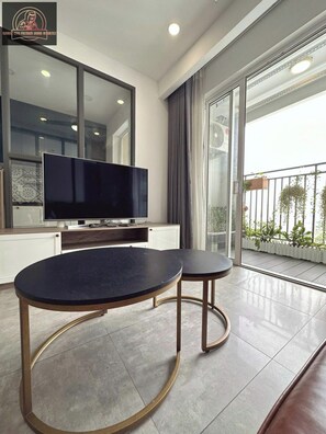 Apartamento de lujo, 3 habitaciones, no fumadores, vistas a la ciudad | Escritorio, cortinas opacas, tabla de planchar con plancha