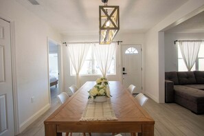 Dining - Sea Glass Beach Compound (Clearwater)