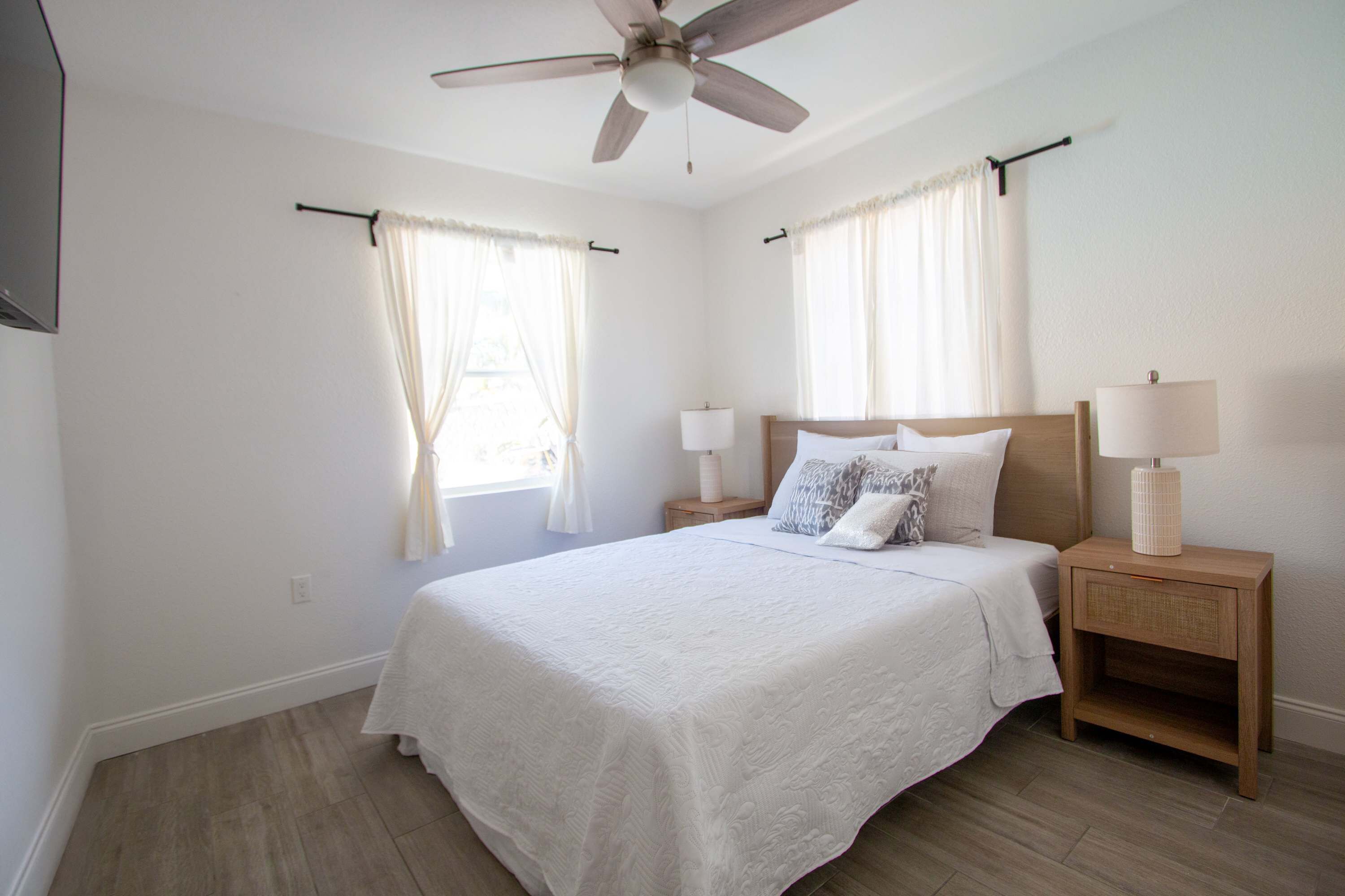 10 slaapkamers, een strijkplank/strijkijzer, reisbedje, wifi