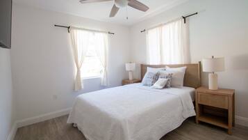 10 slaapkamers, een strijkplank/strijkijzer, reisbedje, wifi