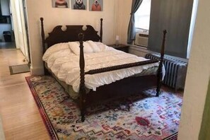 WiFi, bed sheets - Best location in Milwaukee! Lower Duplex Unit (Milwaukee)