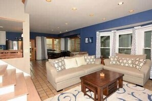 first floor seating area - Large Victorian in Perfect Location! (Milwaukee)