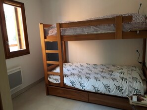 2 bedrooms, free WiFi, bed sheets - 51 m2 apartment with south-facing terrace and breathtaking views, in the heart of Briançon (Briançon)