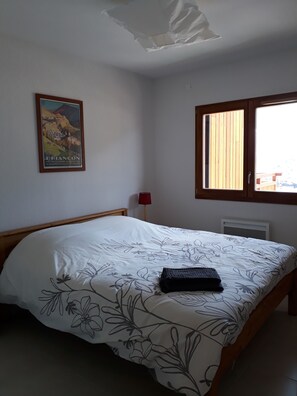 2 bedrooms, free WiFi, bed sheets - 51 m2 apartment with south-facing terrace and breathtaking views, in the heart of Briançon (Briançon)