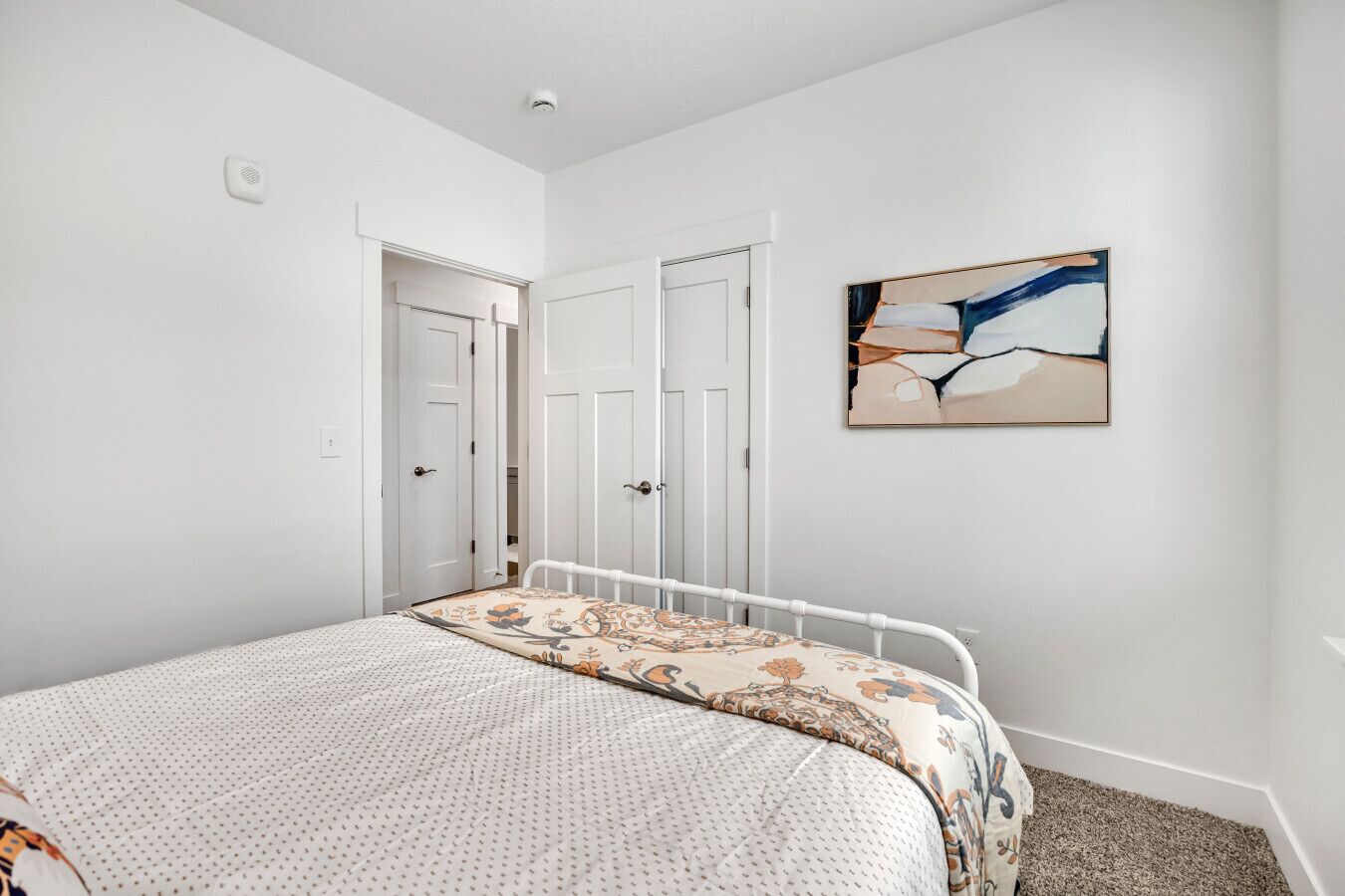 3 dormitoris, escriptori i planxa i posts de planxar 