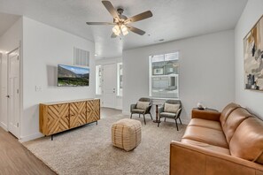 Télévision, vidéothèque, écrans d'ordinateur