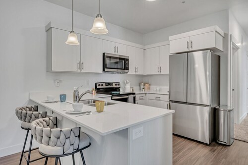 Bright 3BR Home in Quiet Community • Pool & Fitness Center