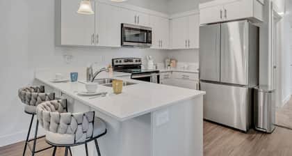 Bright 3BR Home in Quiet Community • Pool & Fitness Center