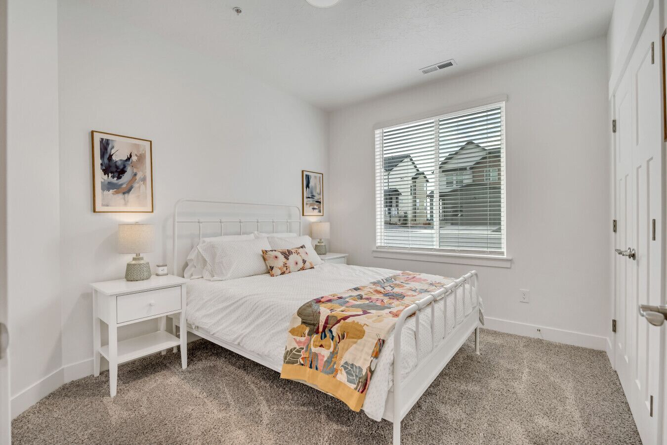 3 camere, una scrivania, ferro/asse da stiro, culla da viaggio