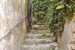 Property grounds - Olea Apartment with garden: Surrounded by greenery with views near Chiavari (Liguria)