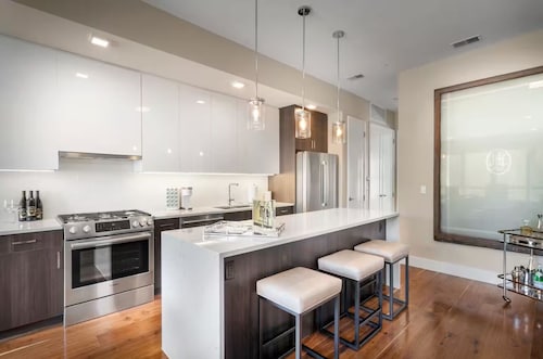 Boutique 1-Bedroom Condo in Heart of Motor City