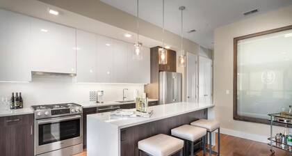 Boutique 1-Bedroom Condo in Heart of Motor City