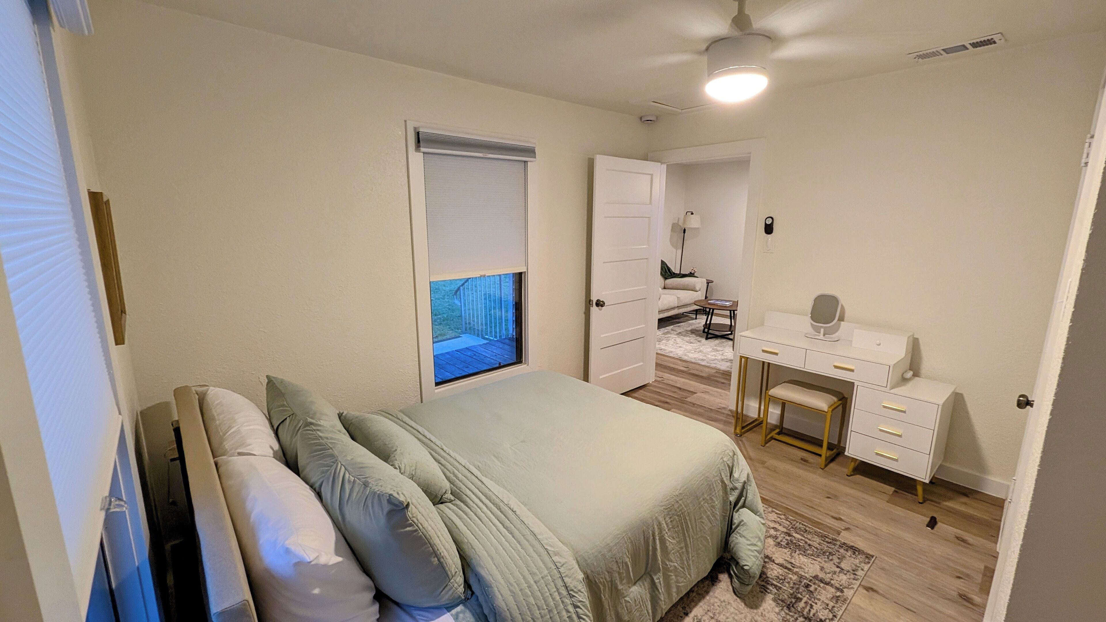 3 多间卧室、熨斗/熨衣板、WiFi、床单