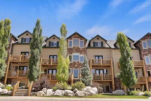 Exterior - Beautiful Mountain Lake Retreat (Eden)