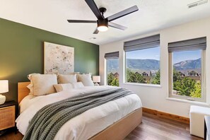 3 bedrooms, iron/ironing board, WiFi, bed sheets - Beautiful Mountain Lake Retreat (Eden)