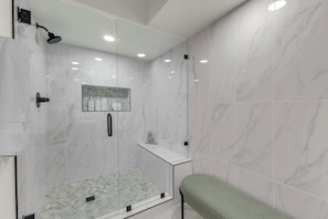 Shower, hair dryer, towels, soap - Golf Course l Pools l Views l Tennis & Pickleball (Palm Desert)