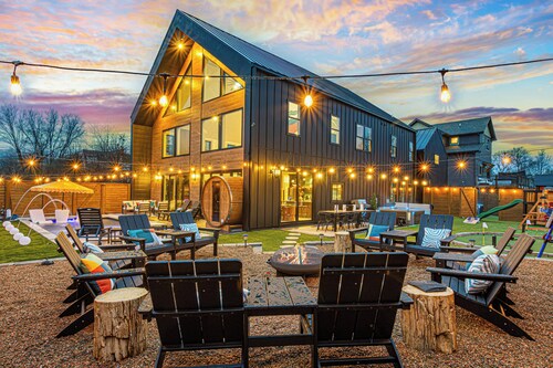 Walk Downtown, Luxe Group Getaway W/ Pool, Hot Tubs, Sauna, Theater, Games