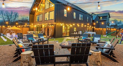 Walk Downtown, Luxe Group Getaway W/ Pool, Hot Tubs, Sauna, Theater, Games