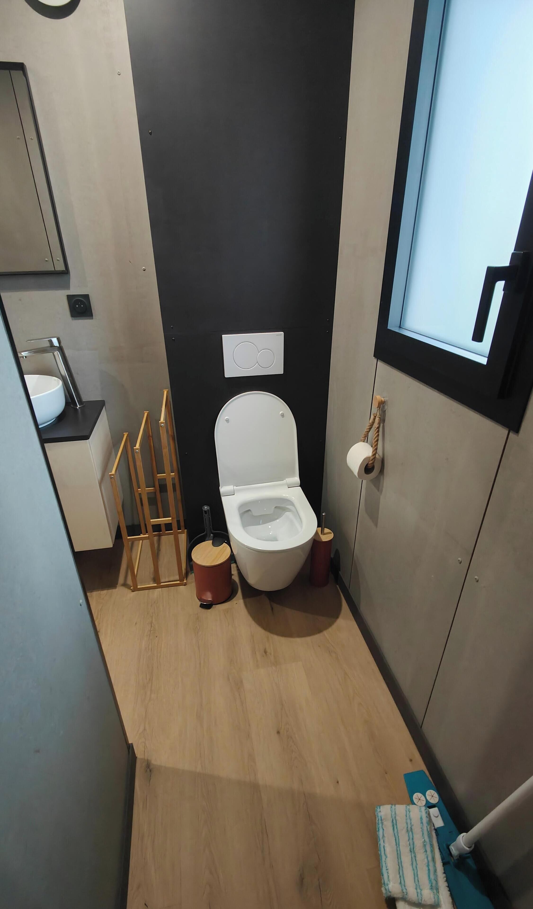 Toalhas de banho, papel higiênico