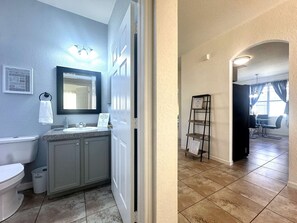 Shower, hair dryer, towels - Family Villa 5 bedroom near disney world (Davenport)
