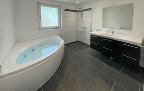 Shower - Cozy home in Nykøbing Sj with house sea view (Nykøbing Sj)
